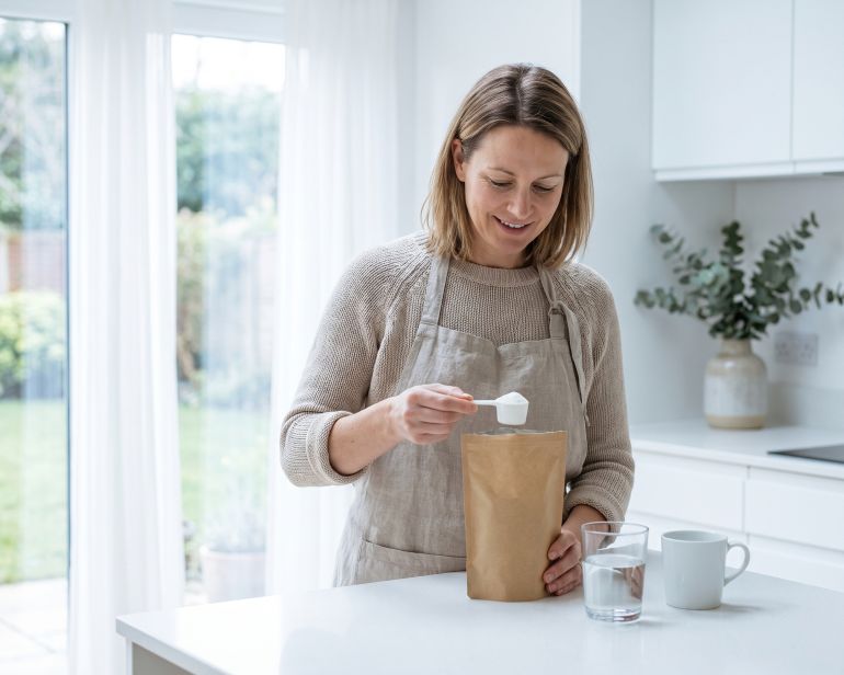 Customer preparing a Scientific Blends powder